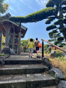 麓公園に到着するパパとケン