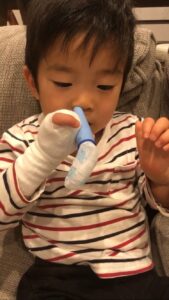 はなかめるゾウで遊ぶケン