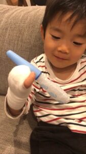 はなかめるゾウに喜ぶケン